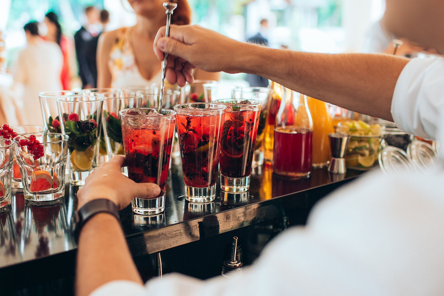 Summer cocktails at Riverbend Estate venue in Michigan