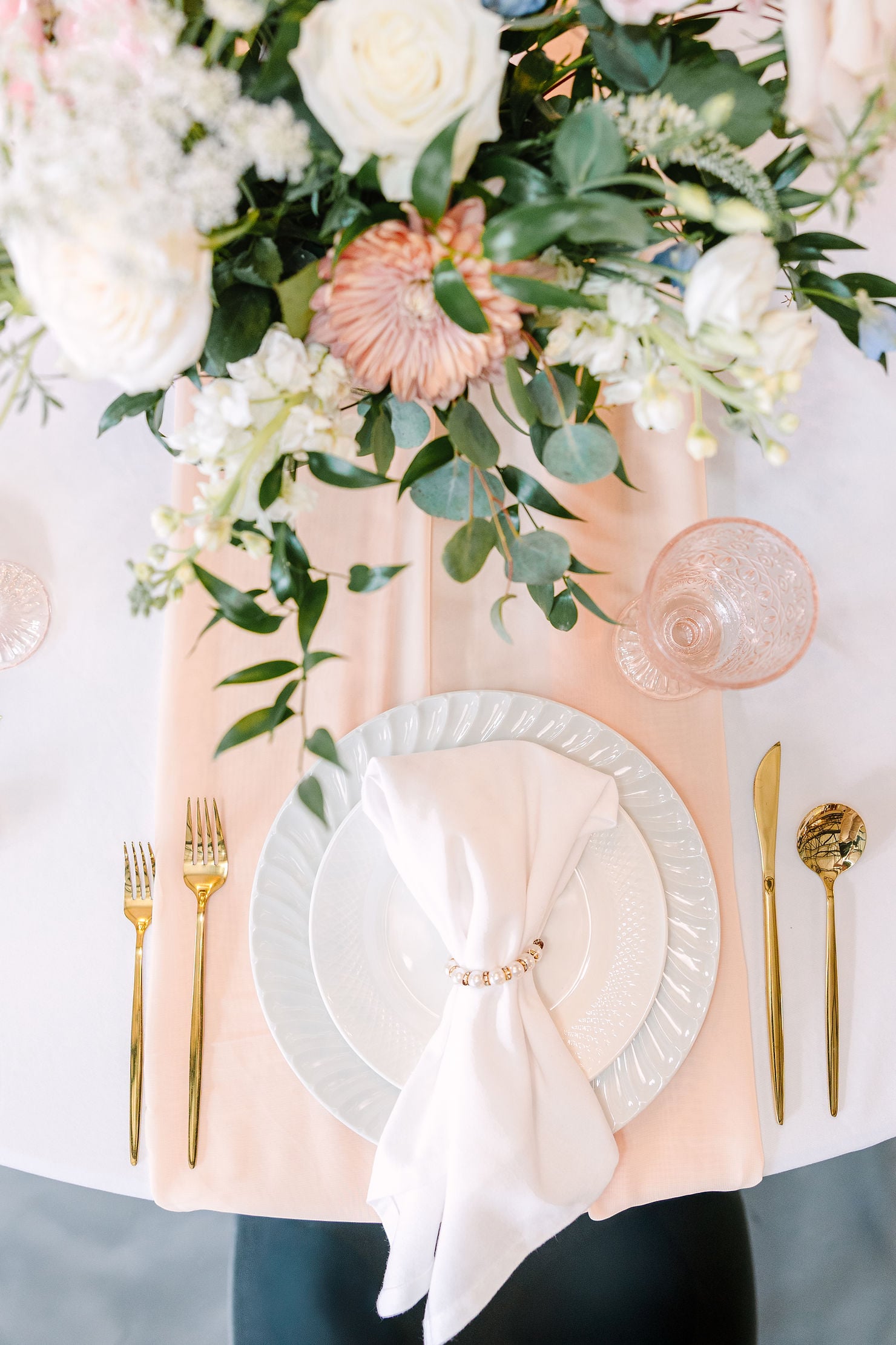 blush place setting tablescape